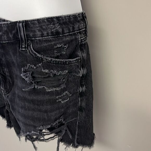 American Eagle Black Destroyed Distressed Whisker Faded Mom Shorts - Size 10 - Picture 7 of 16